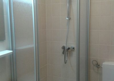 Akropolis-Simbach-Fremdenzimmer-Dusche